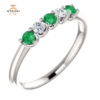 14KT GOLD 0.18 CTW EMERALD & 0.12 CTW DIAMOND 5 STONE BAND