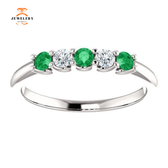 14KT GOLD 0.18 CTW EMERALD & 0.12 CTW DIAMOND 5 STONE BAND - Image 3
