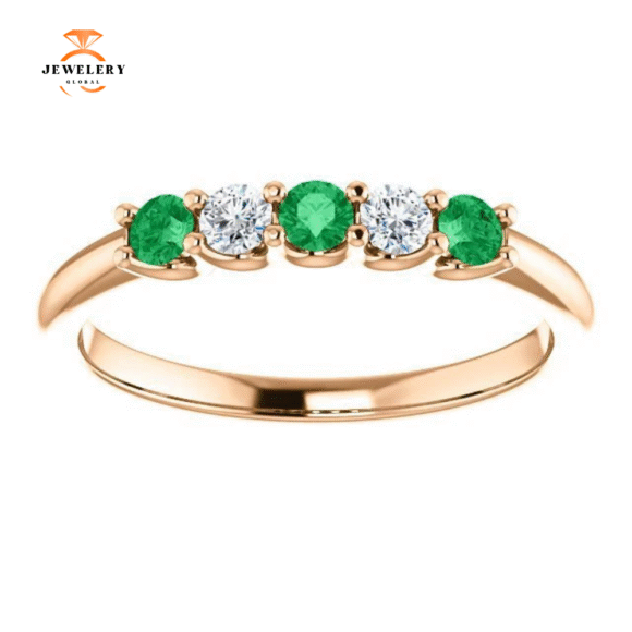 14KT GOLD 0.18 CTW EMERALD & 0.12 CTW DIAMOND 5 STONE BAND - Image 6