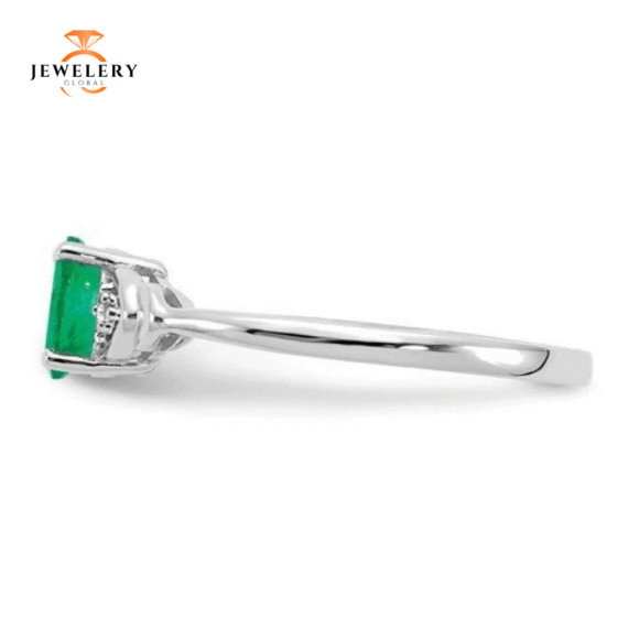 14KT DIAMOND AND EMERALD 3 STONE STYLE RING - Image 2