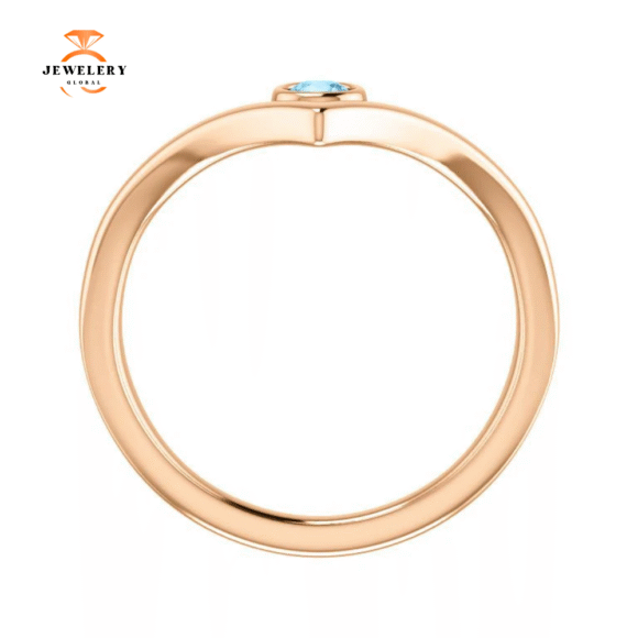 14KT GOLD 0.10 CT ROUND AQUAMARINE BEZEL-SET "V" RING - Image 12