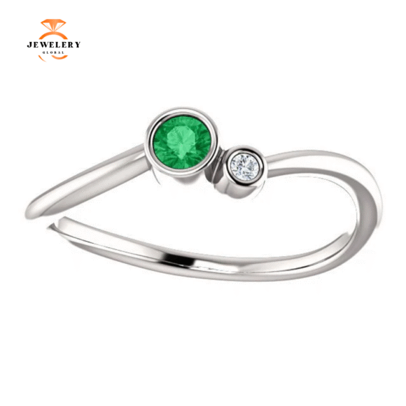 14KT GOLD 0.11 CT EMERALD & .02 CTW DIAMOND BEZEL-SET 2 STONE RING - Image 6