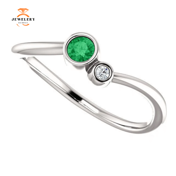 14KT GOLD 0.11 CT EMERALD & .02 CTW DIAMOND BEZEL-SET 2 STONE RING - Image 7