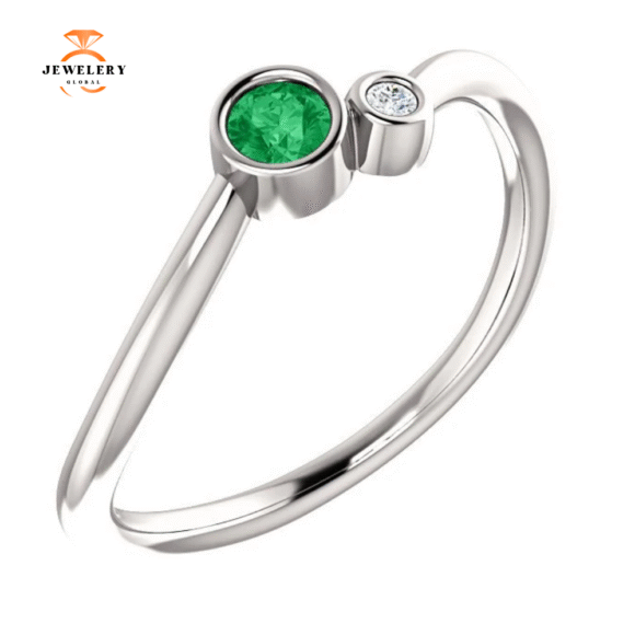 14KT GOLD 0.11 CT EMERALD & .02 CTW DIAMOND BEZEL-SET 2 STONE RING - Image 8