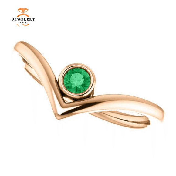 14KT GOLD 0.11 CT EMERALD SOLITAIRE BEZEL-SET "V" RING - Image 3