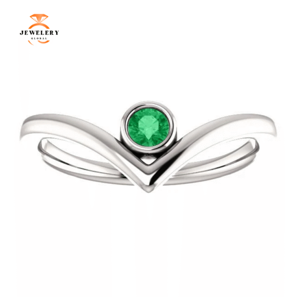 14KT GOLD 0.11 CT EMERALD SOLITAIRE BEZEL-SET "V" RING - Image 7