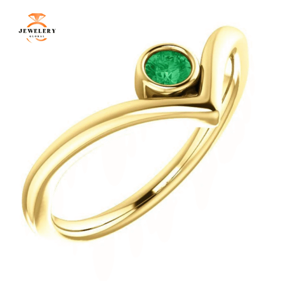 14KT GOLD 0.11 CT EMERALD SOLITAIRE BEZEL-SET "V" RING - Image 11