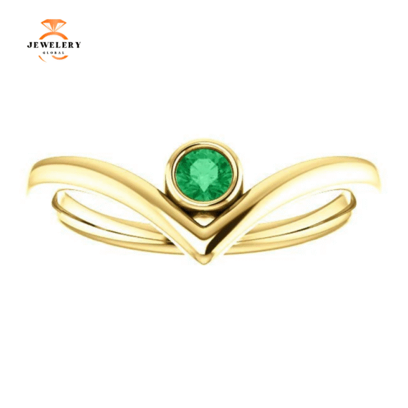 14KT GOLD 0.11 CT EMERALD SOLITAIRE BEZEL-SET "V" RING - Image 12