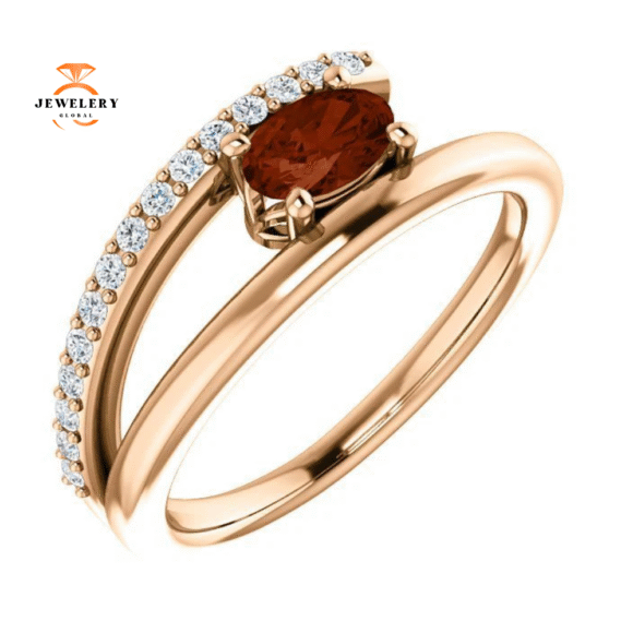 14KT GOLD 0.55 CT GARNET & 1/8 CTW DIAMOND SPLIT SHANK RING