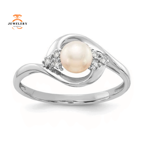 14KT GOLD DIAMOND AND PEARL RING