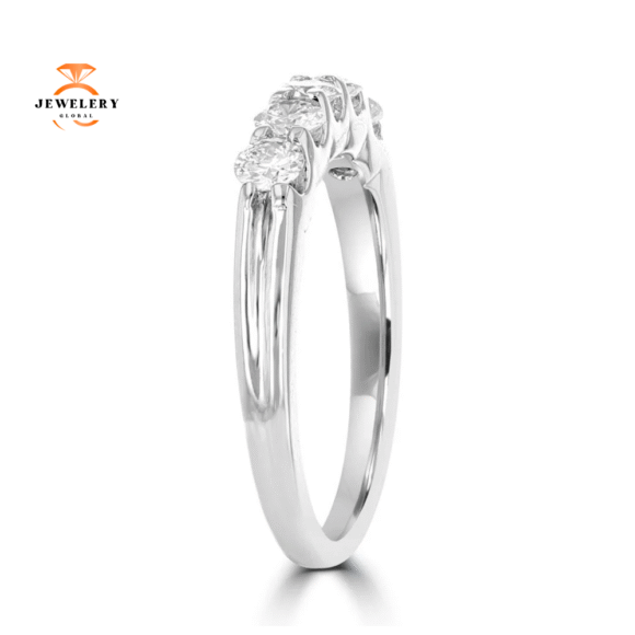 14KT WHITE GOLD 1/2 CTW DIAMOND FIVE STONE BAND - Image 2