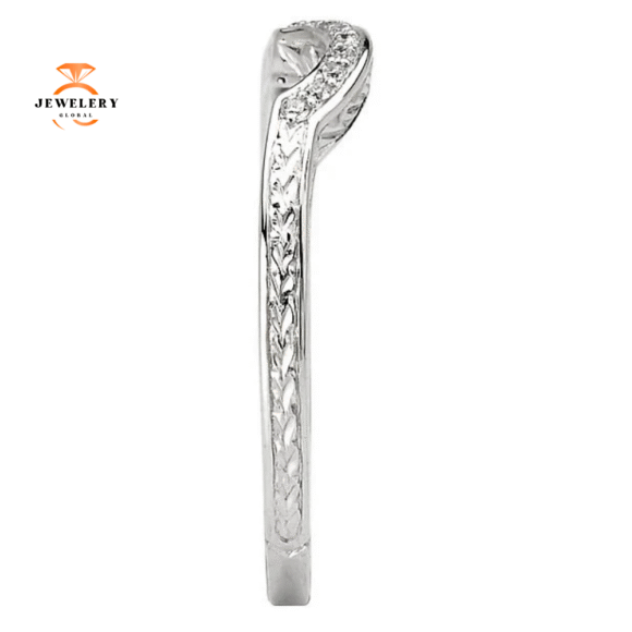 14KT WHITE GOLD 1/20 CTW DIAMOND ENGRAVED CURVE BAND - Image 2