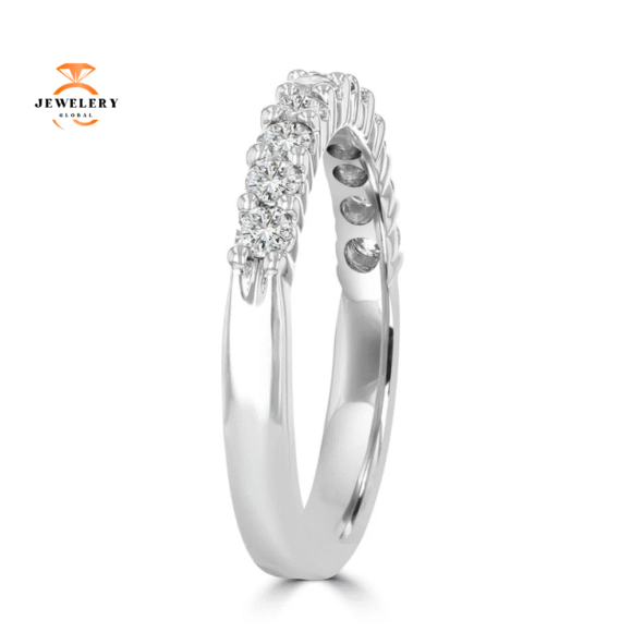 14KT WHITE GOLD 1/2 CTW PRONG SET DIAMOND BAND - Image 3