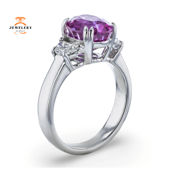 JULEVE 18KT WHITE GOLD 4.62CT PURPLE-PINK SAPPHIRE & 0.65CTW DIAMOND 3 STONE RING - Image 3